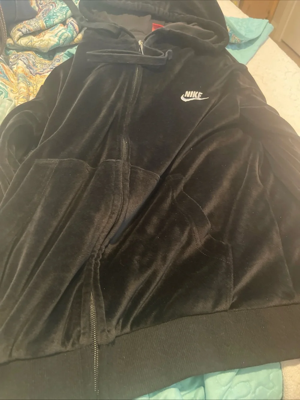 Nike Woman’s M Black Velour Full Zip Hoodie with White Embroidered Swoosh. 20P-P